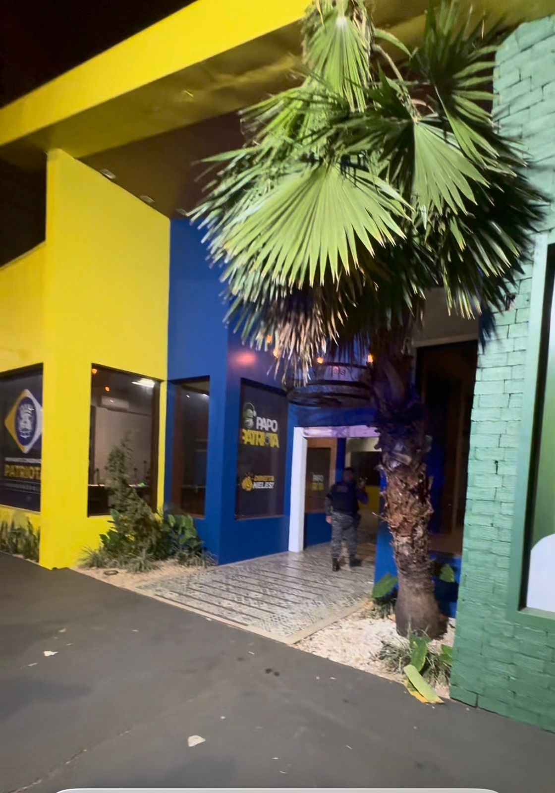  ATAQUE À DIREITA: QG FLÁVIO BOLSONARO É INVADIDO E DEPREDADO EM RONDONÓPOLIS-MT